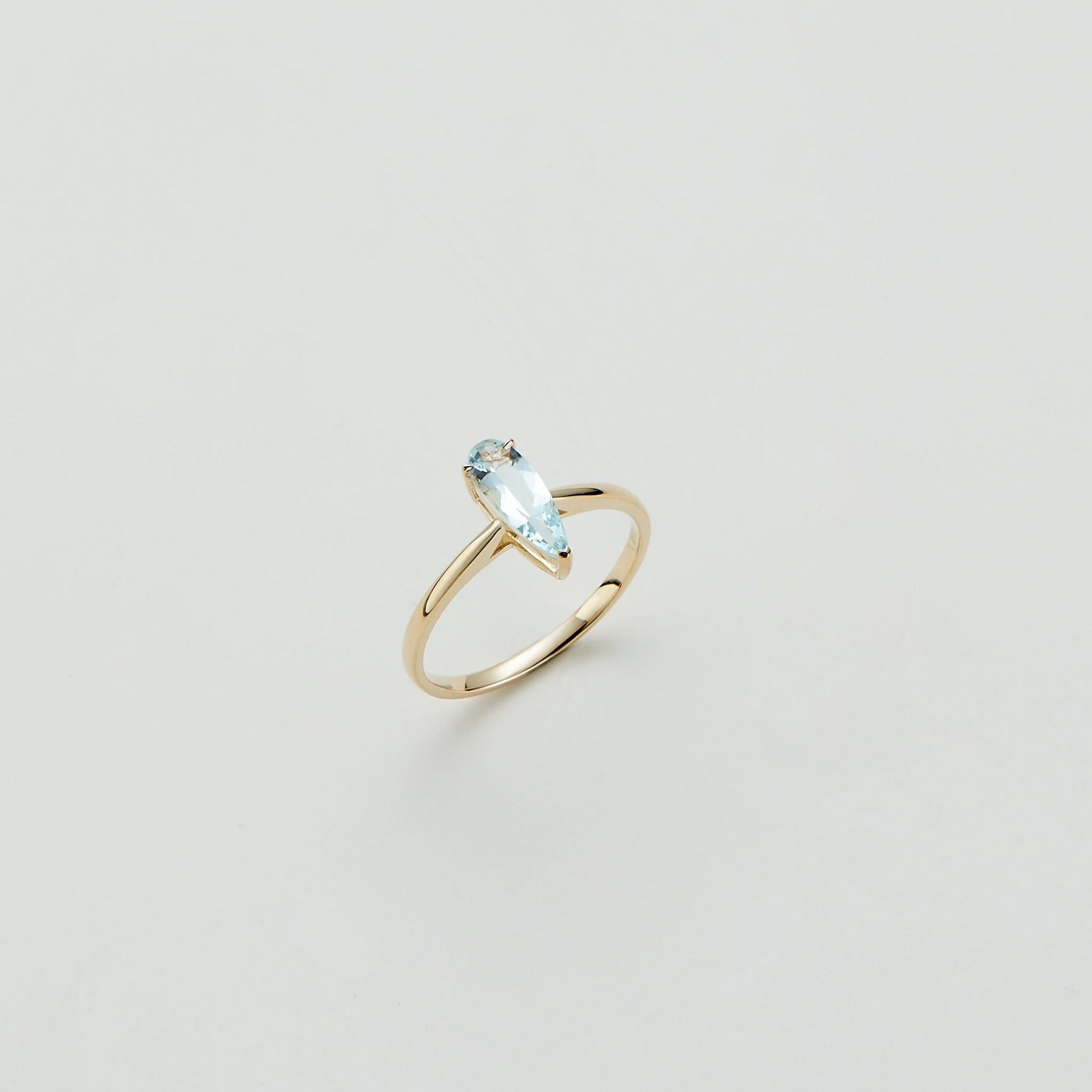 14K Gold Aquamarine Ring