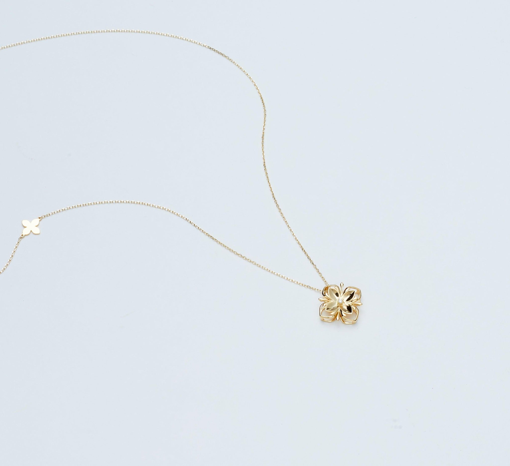 18K Gold Diamond Motif Necklace