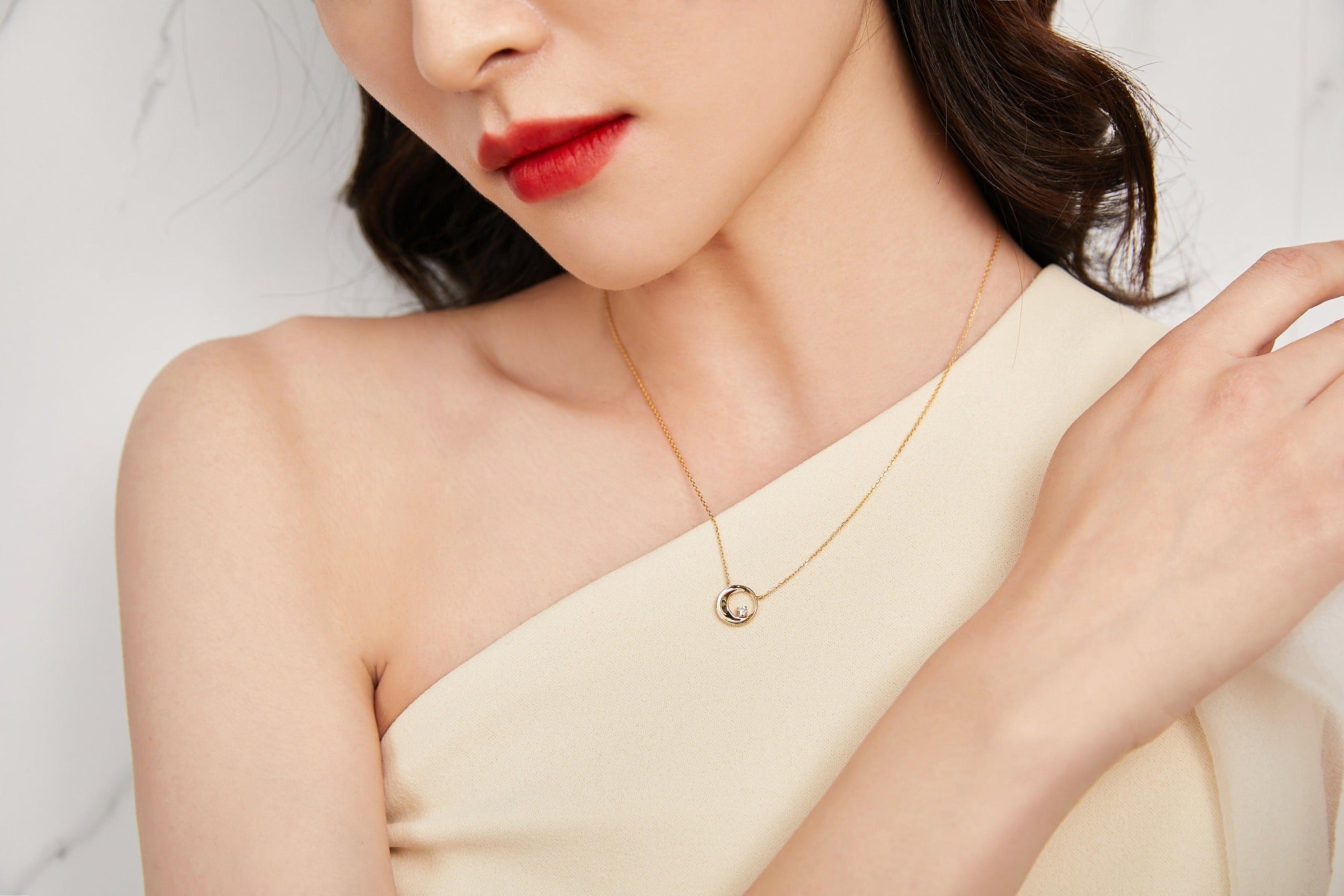18K Gold Diamond Luna Necklace